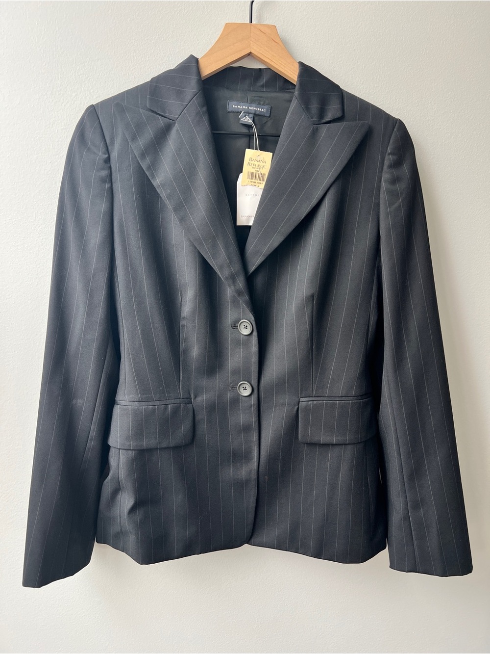 Banana Republic wool women's 4 black pinstripe blazer suit 2 button closure NWT